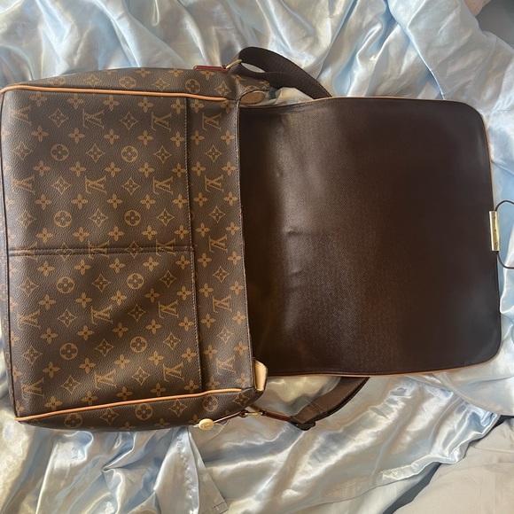 Brand new vintage Louis Vuitton Abbesses Messenger Bag Monogram Canvas - Picture 2 of 7